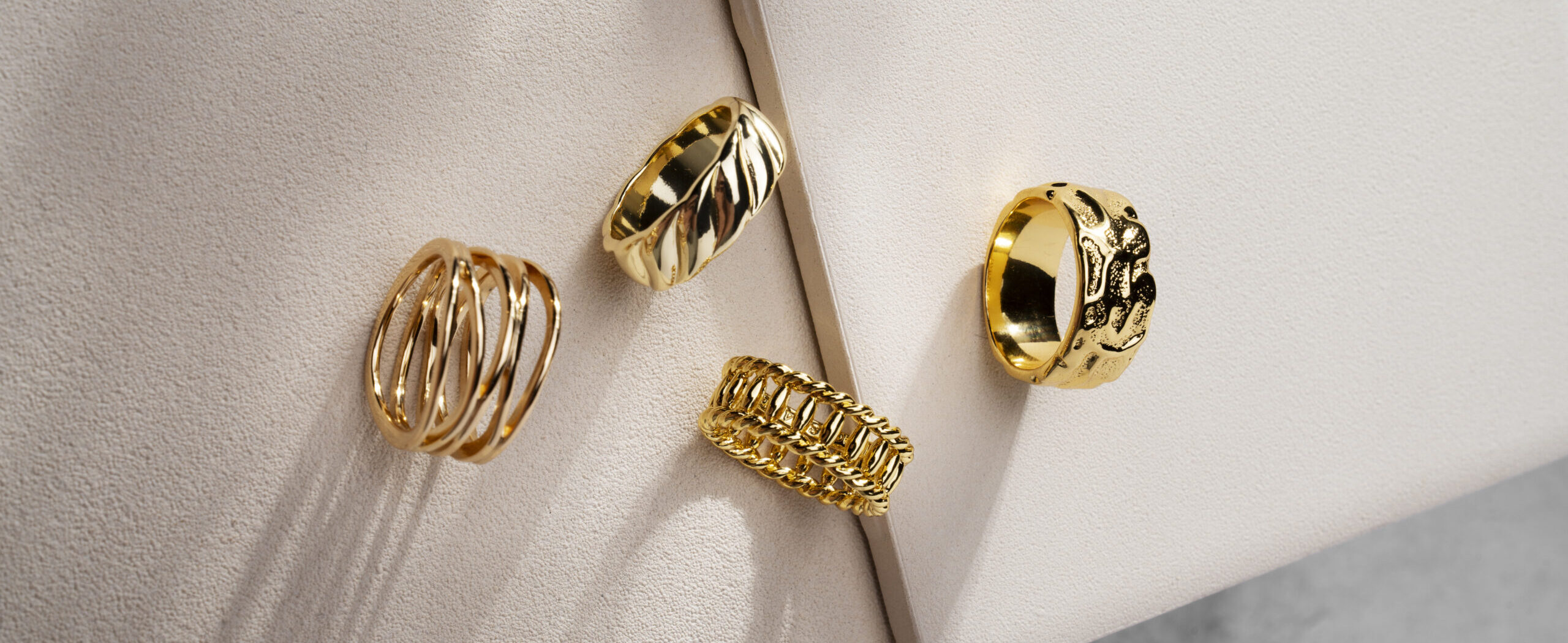 view-luxurious-golden-ring-felt-jewelry-display